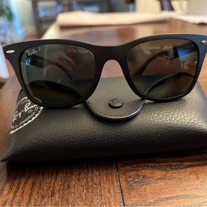 New Polarized  Wayfarer Black Classic Ray Bans. Unisex